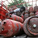 कमर्शियल LPG संकट: आपूर्ति समस्या पर सरकार ने बनाई समिति, होटल-रेस्तरां सेक्टर चिंतित